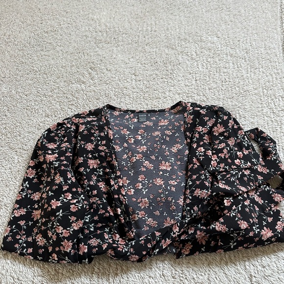 NWOT Random Floral Print Belted Blouse (L) - Picture 2 of 2